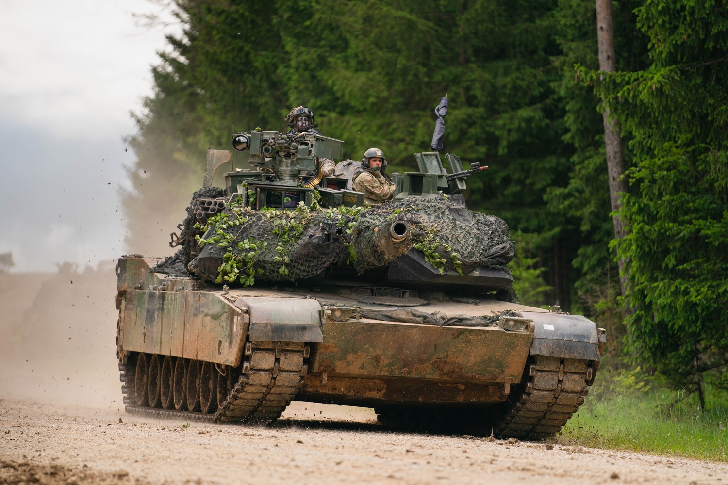 SAD je upravo postao najveći dobavljač sirove nafte za EU 239131-US-M1-Abrams-tank-se-1232p-3435d3