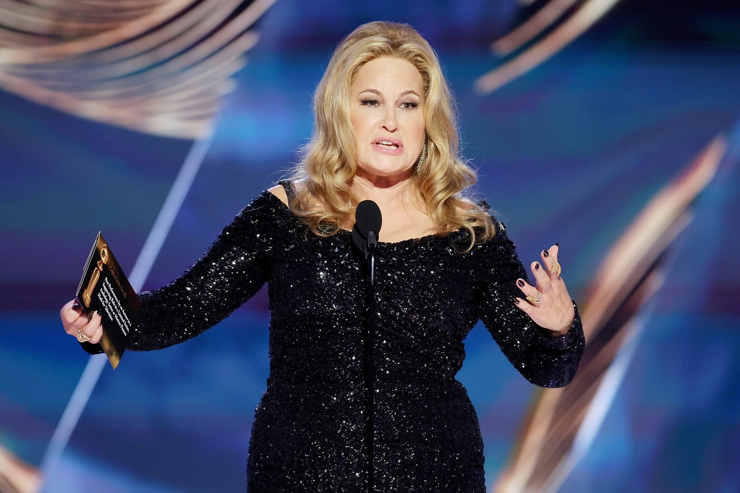 Jennifer Coolidge Wins Golden Globe for 'White Lotus' Voa Times