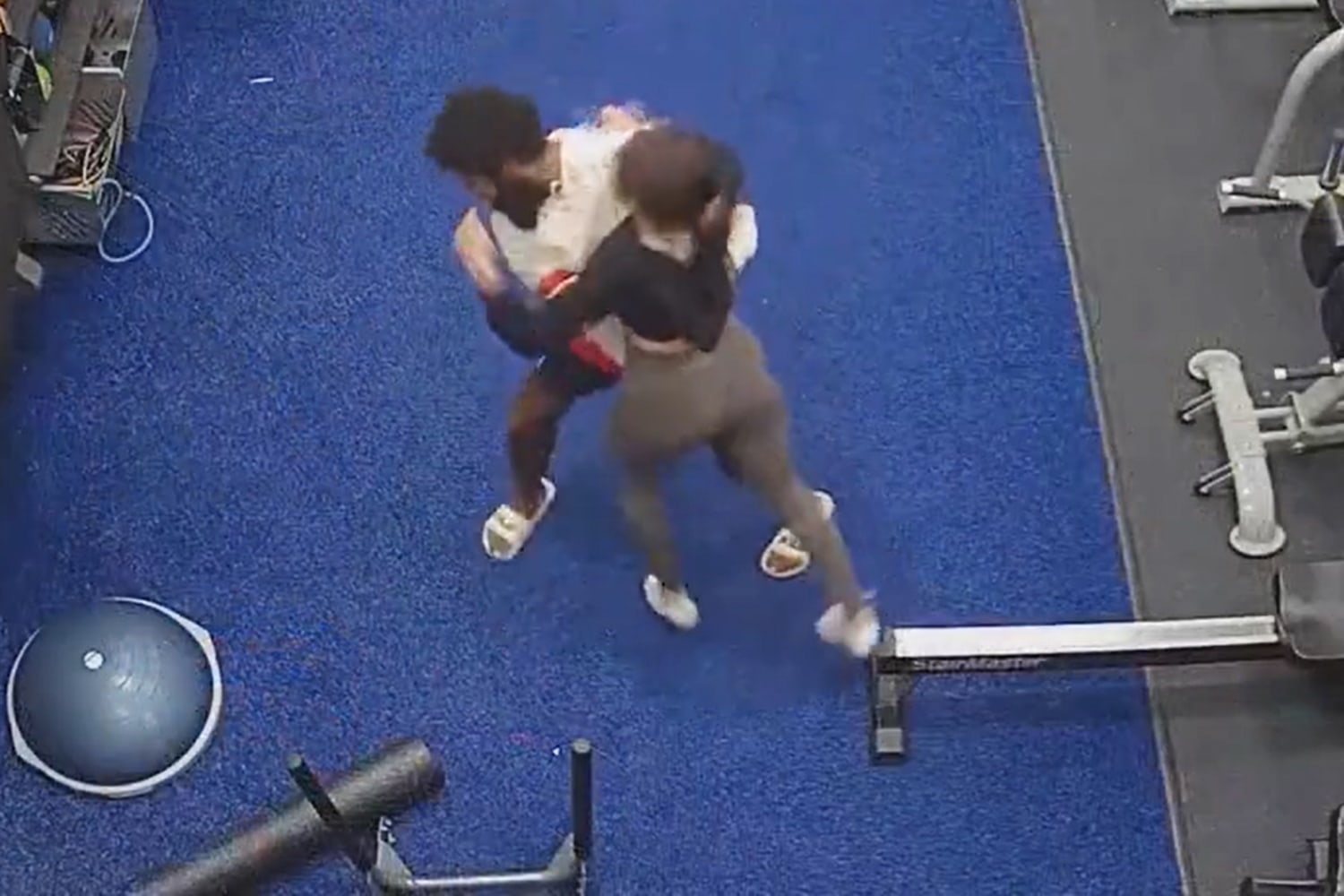 Woman fights off a man at a Florida gym in dramatic video image