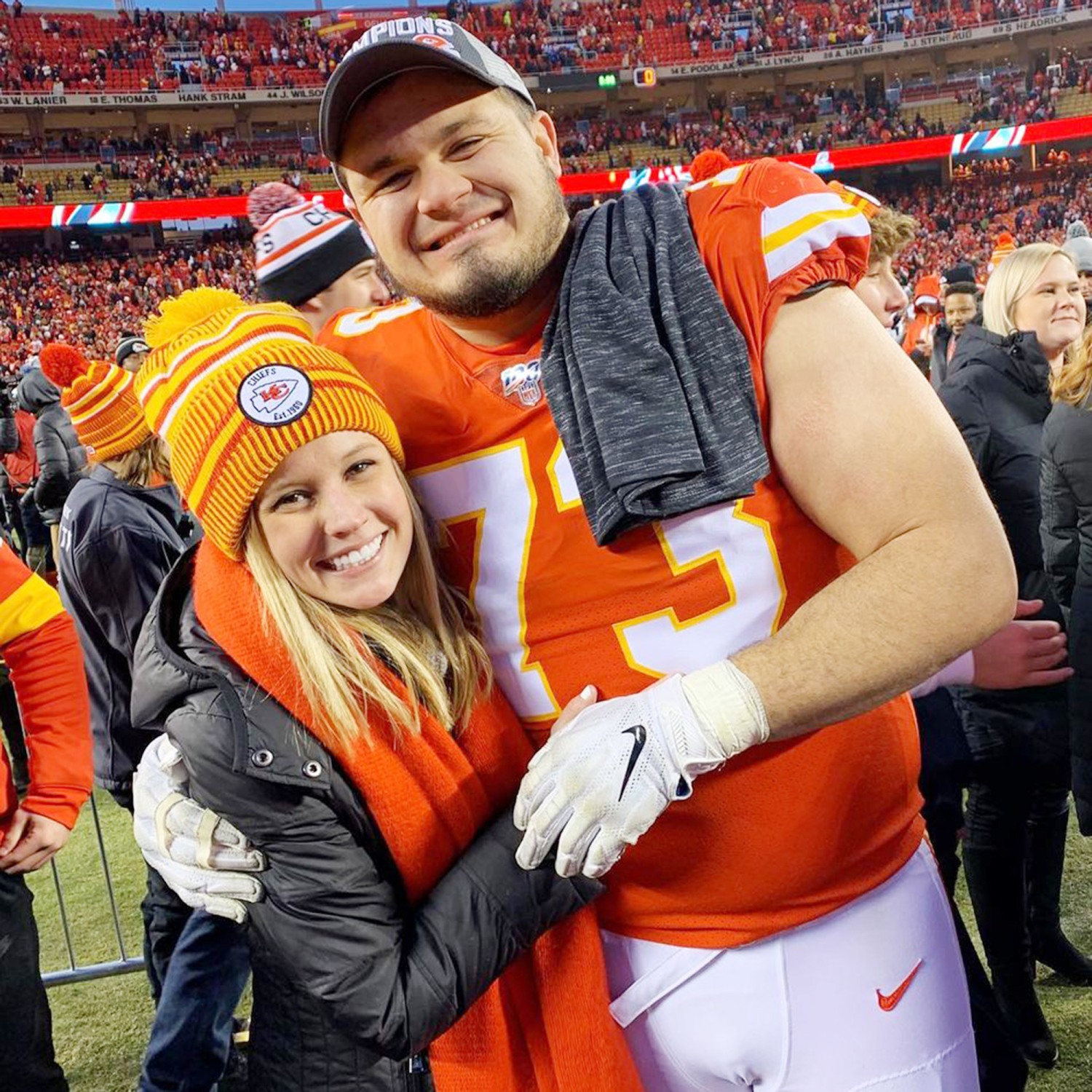 Kansas City Chiefs guard Nick Allegretti's wife delivered twin girls in  Chicago ahead of Super Bowl win - ABC7 Chicago