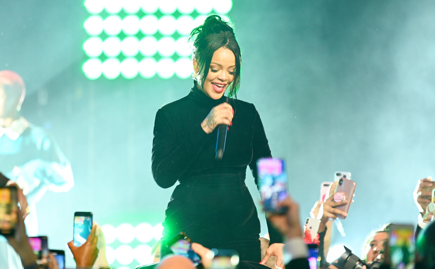 How to watch Super Bowl halftime show 2023: live stream Rihanna's  performance from anywhere tonight now