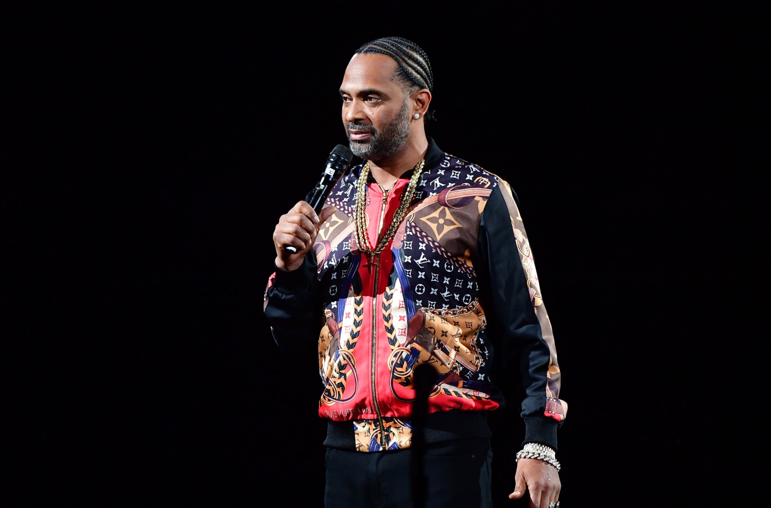 Actor Mike Epps apologizes after TSA found a gun in his carry-on luggage