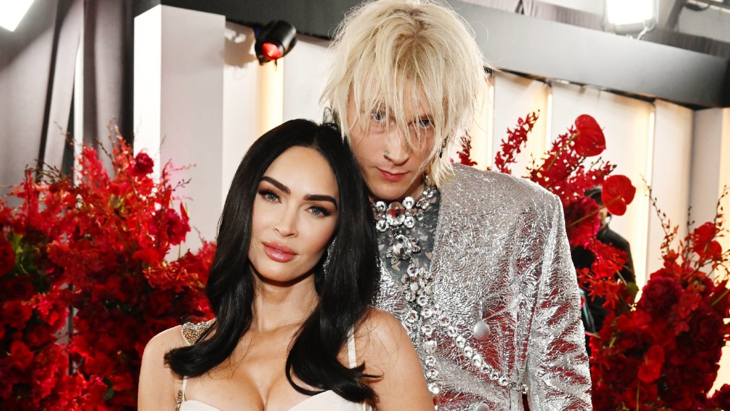 Megan Fox y Machine Gun Kelly viajan a Hawái tras rumores de separación