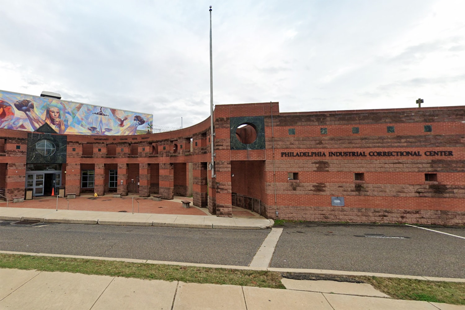 Philly prison escape PA: New video shows moment 2 break out of Philadelphia  facility; DA says not enough guards on-duty - ABC7 Chicago