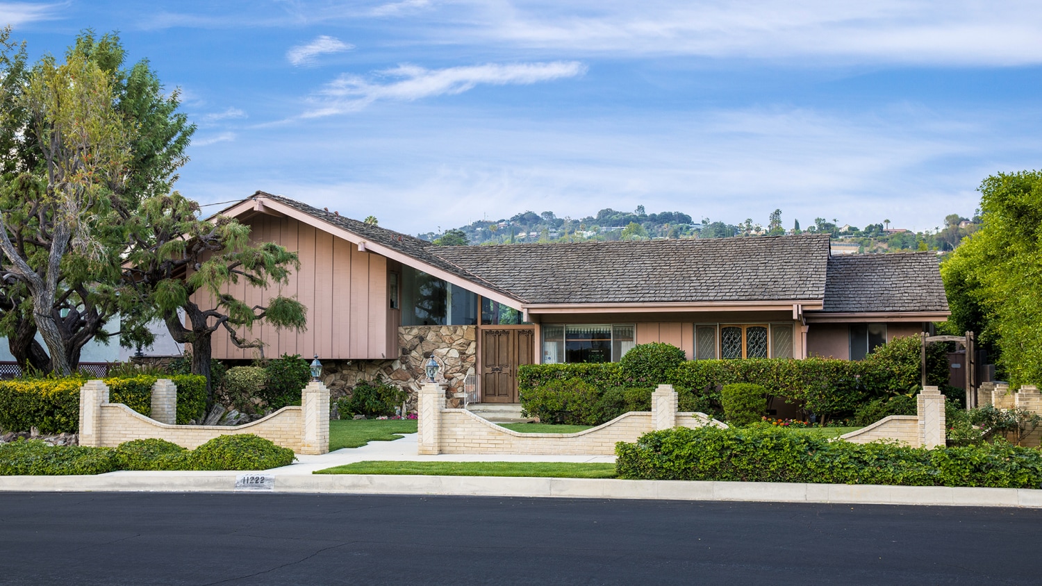 Is The Brady Bunch House Still Standing