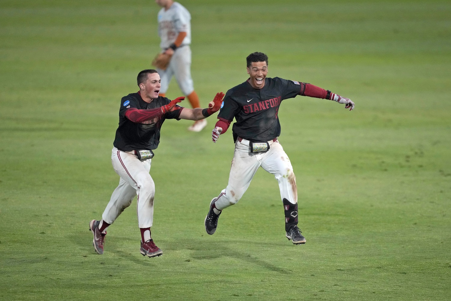 The Daily Texan on X: .@TexasBaseball looks to upset @StanfordBSB