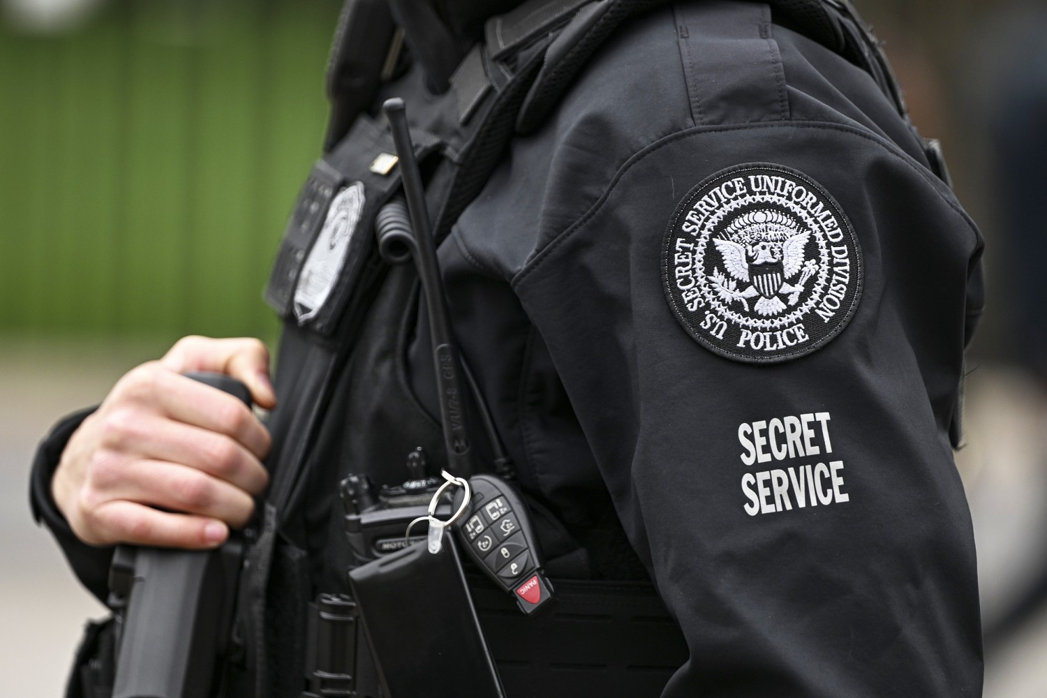 Agentes del Servicio Secreto abaten a un hombre armado que violó el perímetro de Mar-a-Lago