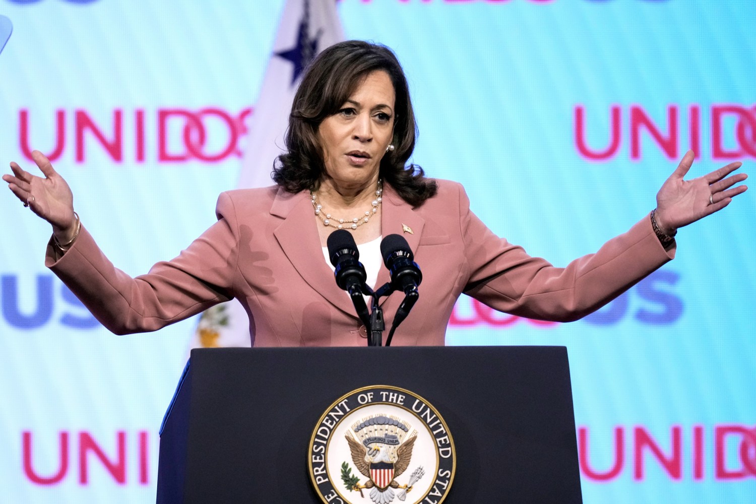 Harris to Latinos Immigration extremists are inhumane