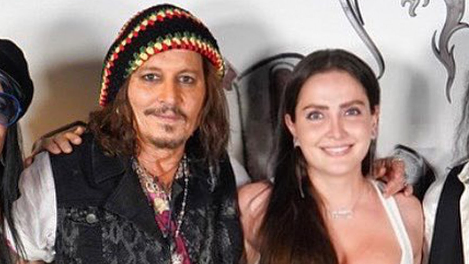 Celia Lora comparte el beso que le dio Johnny Depp