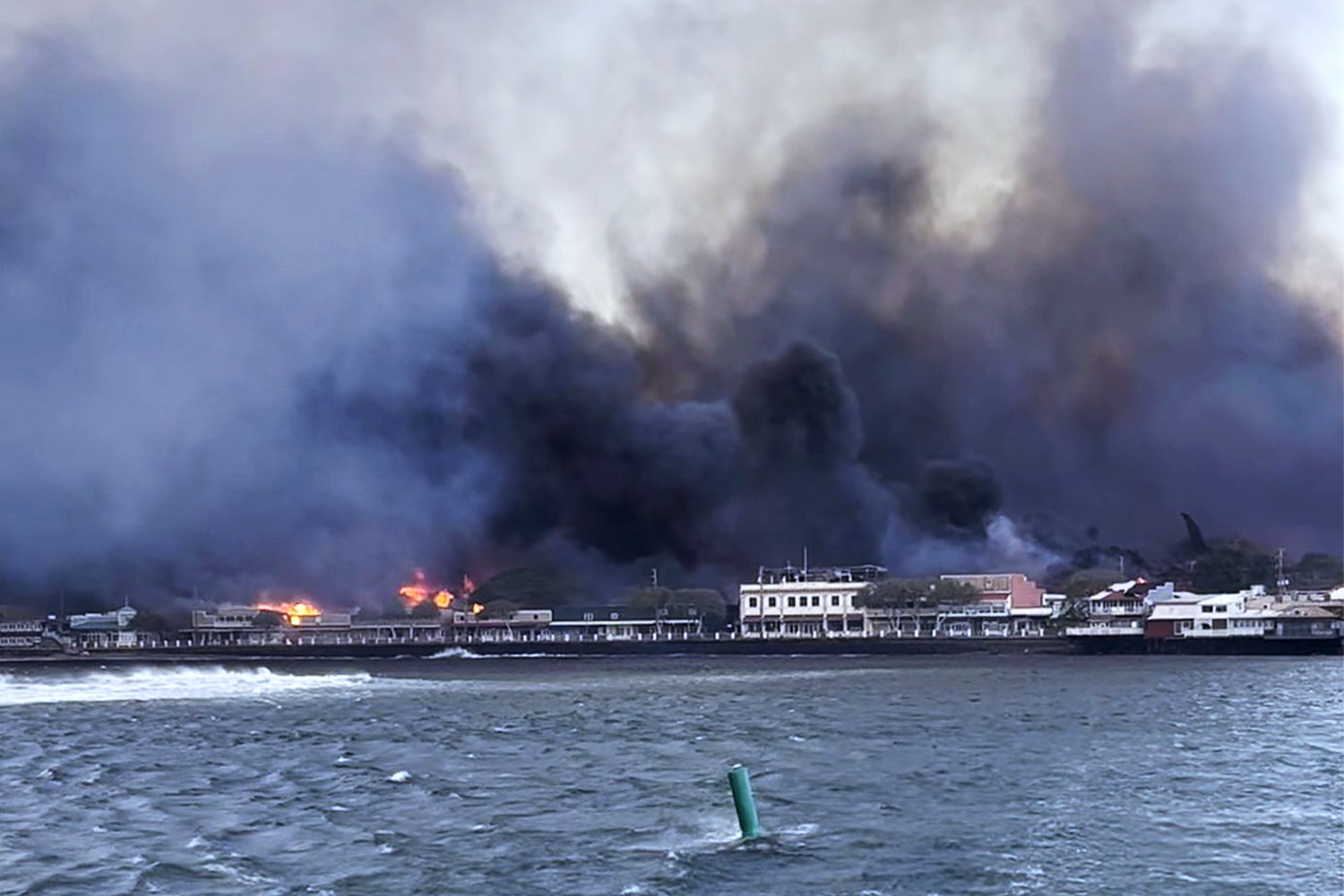 https://media-cldnry.s-nbcnews.com/image/upload/t_fit-1500w,f_auto,q_auto:best/rockcms/2023-08/230809-Lahaina-harbor-Hawaii-Fires-ac-455p-525cf7.jpg