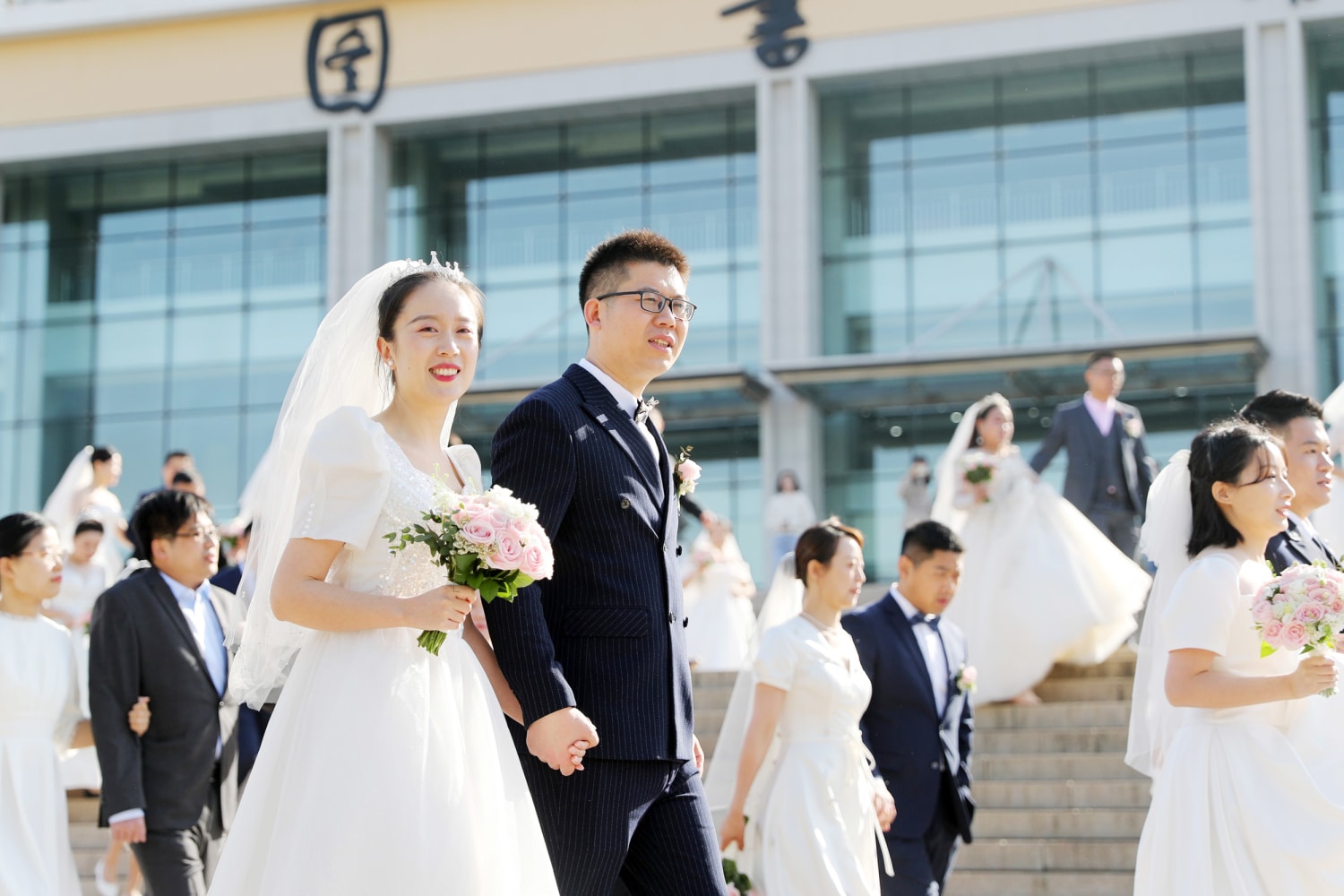 Is the bride 25 or younger? Couples get cash reward to promote earlier  marriage in China