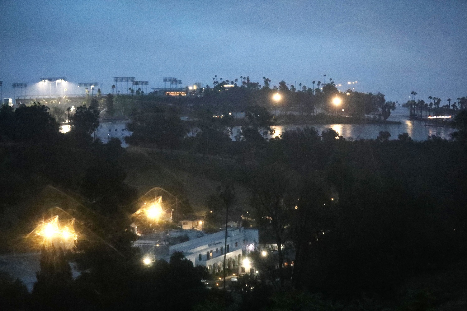 No, Dodger Stadium didn't flood. That's just a reflection - Los