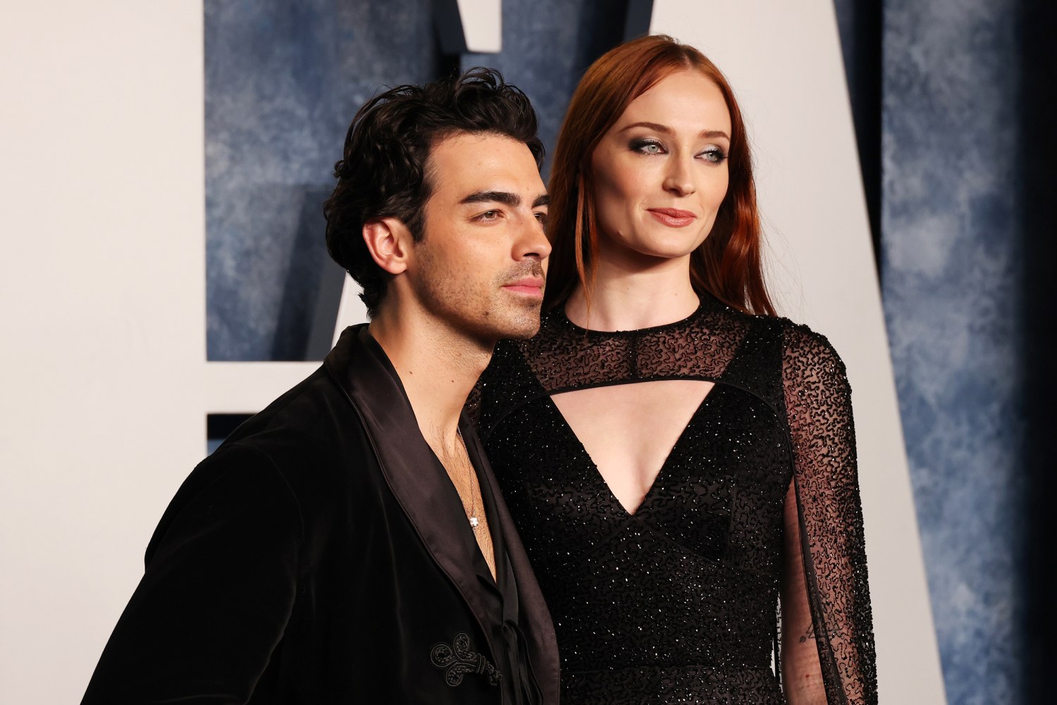 Joe Jonas & Fiancee Sophie Turner Arrive in Barcelona!: Photo