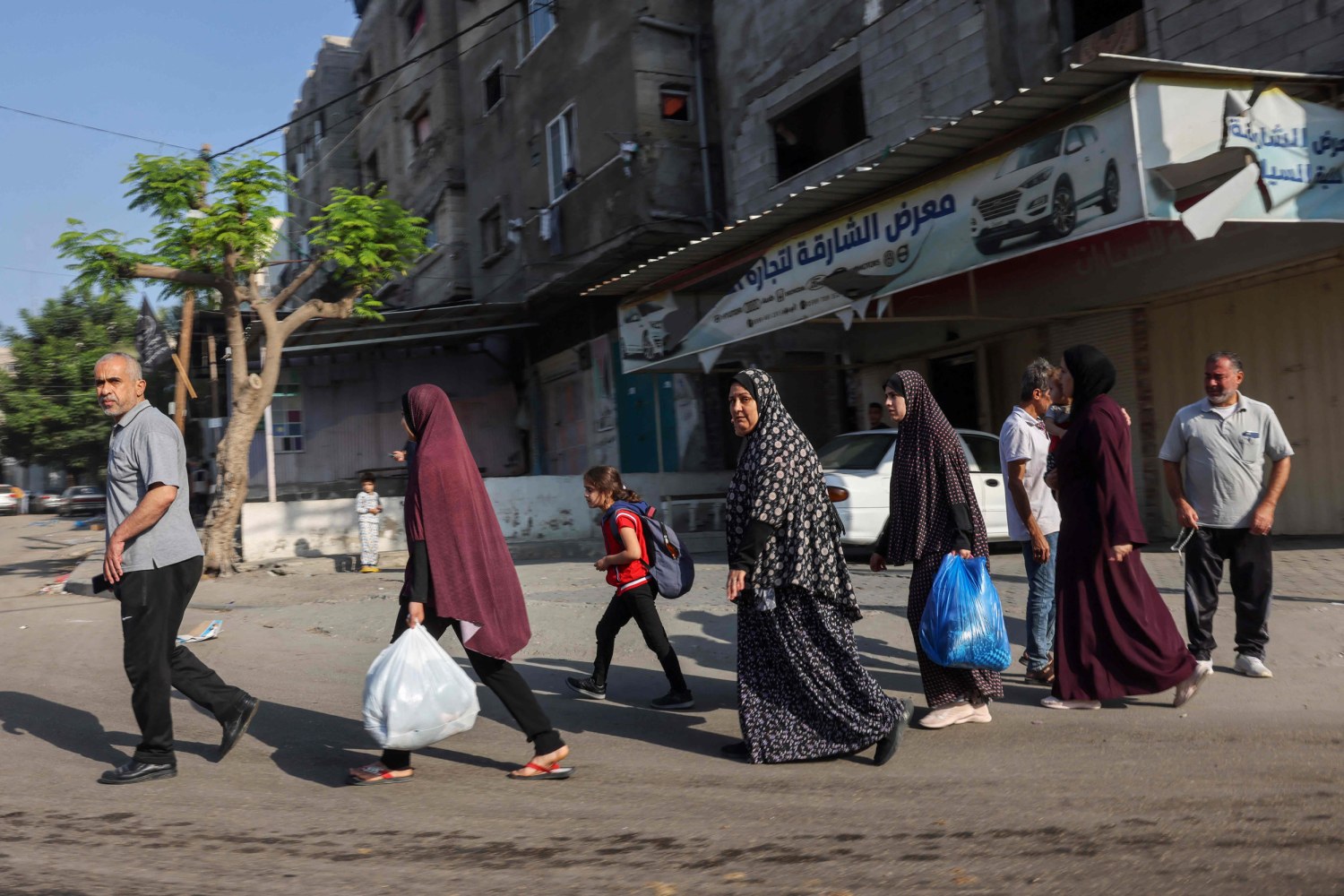 Morning Update: Largest group of Canadians yet flees Gaza while others hope  for their turn - The Globe and Mail