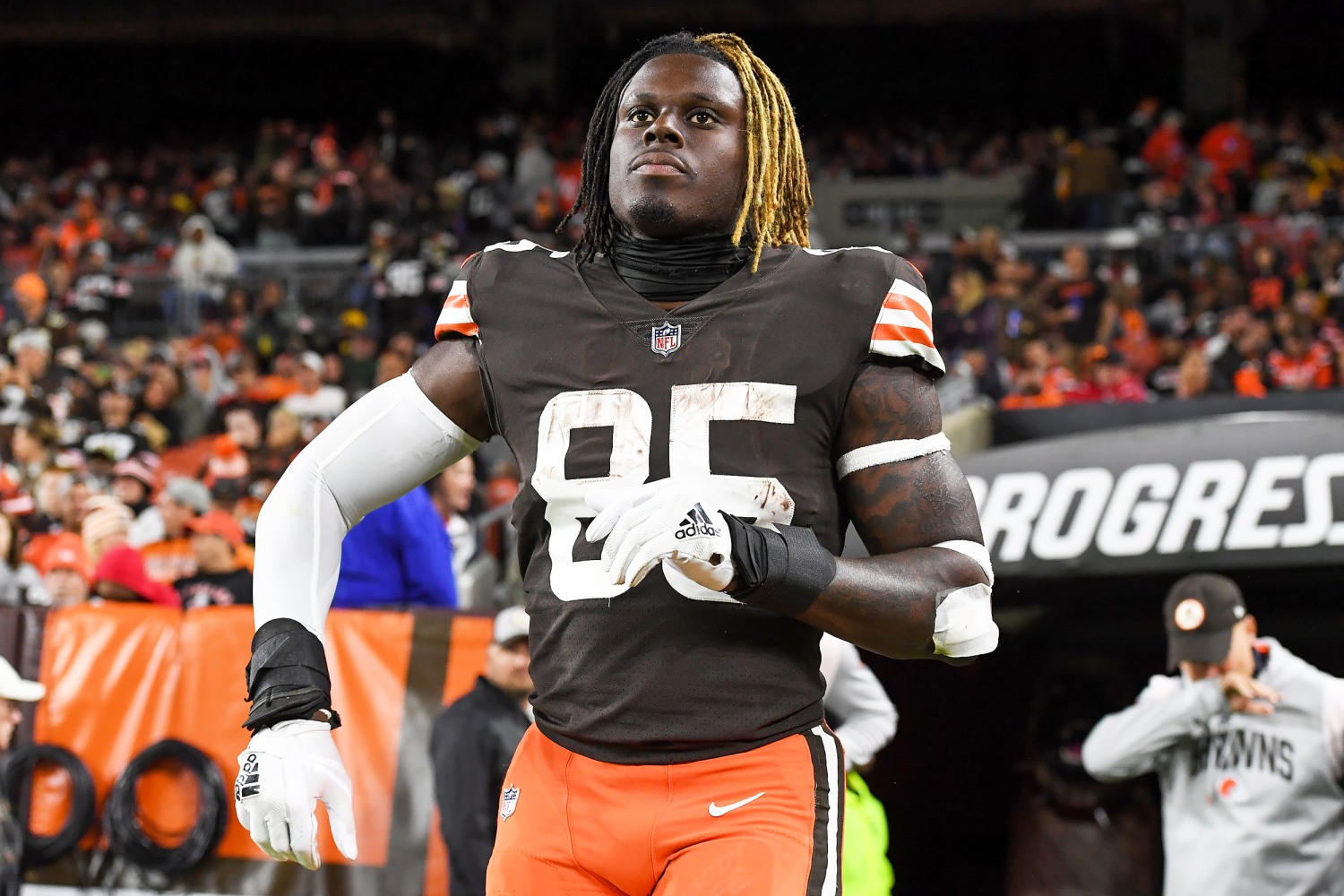 How did David Njoku burn his face? Browns star shows extent of facial  burns, NFL fans laud bravery, faces roblox military 