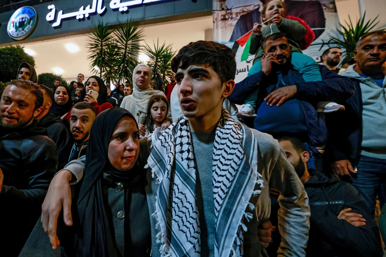 Hamas releases 17 hostages in exchange for 39 Palestinians on Sunday