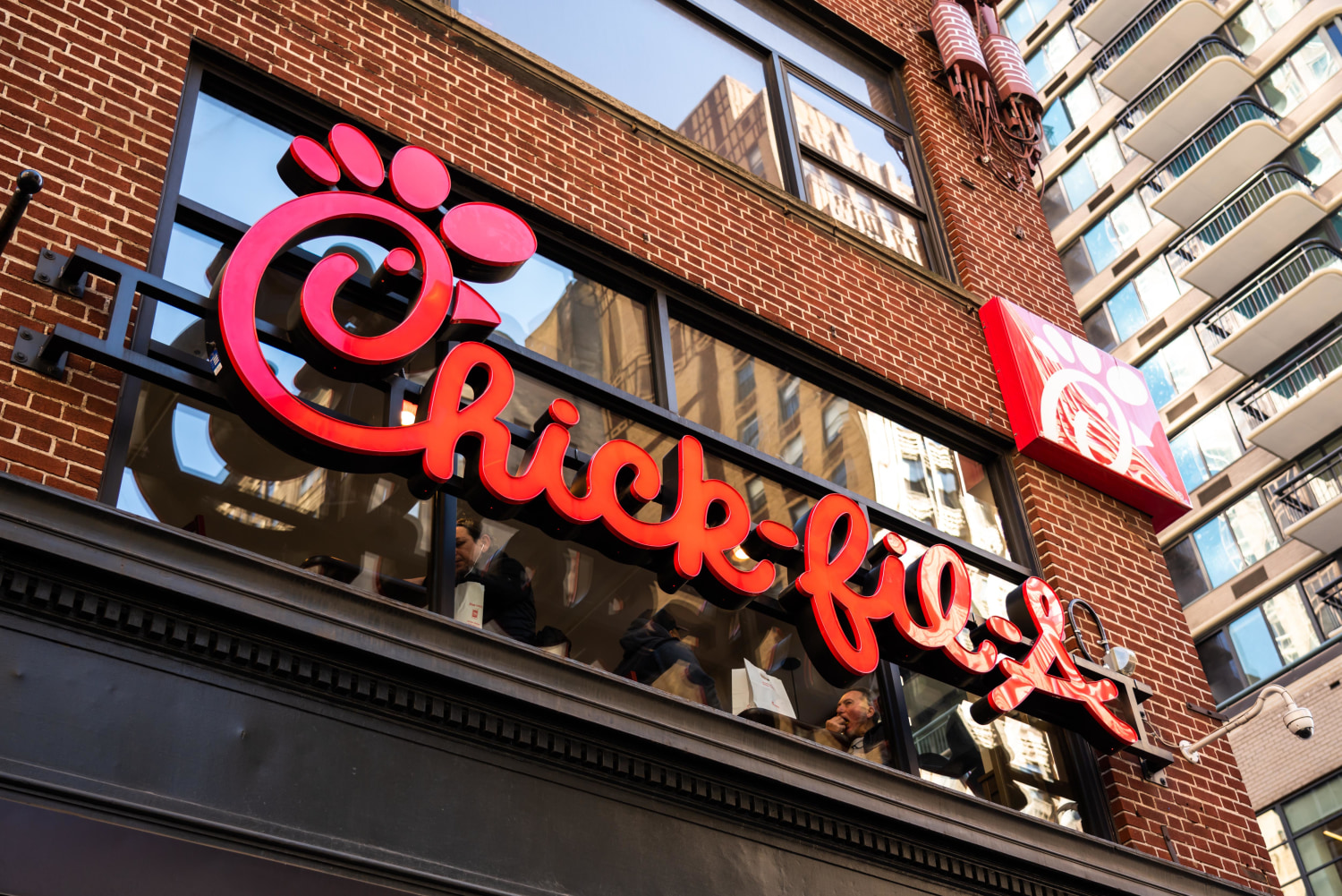 Chick-fil-A llega a un acuerdo por $4.4 millones: los clientes elegibles  deben reclamar el dinero cuanto antes