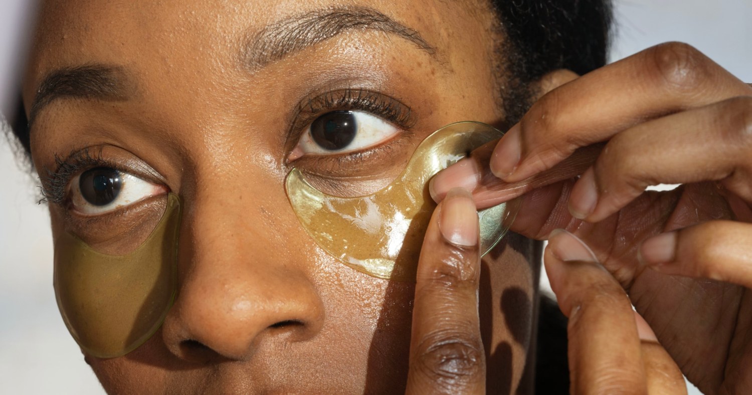 Yellow face or eyes - Puffy eyes, dry lips: What does these signs tells  about your health
