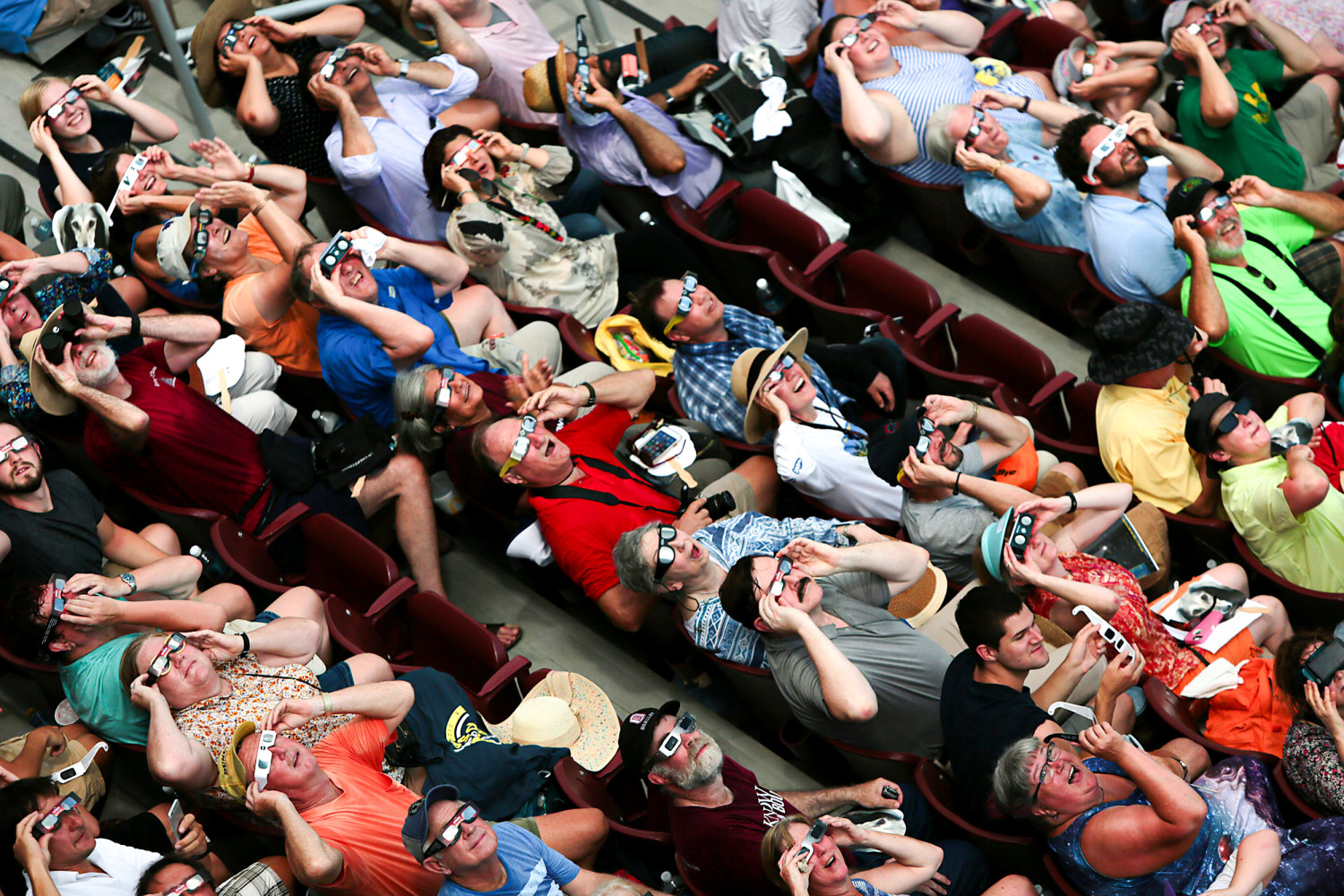 Eclipse excitement seizes U.S., with festivals and a mass ...