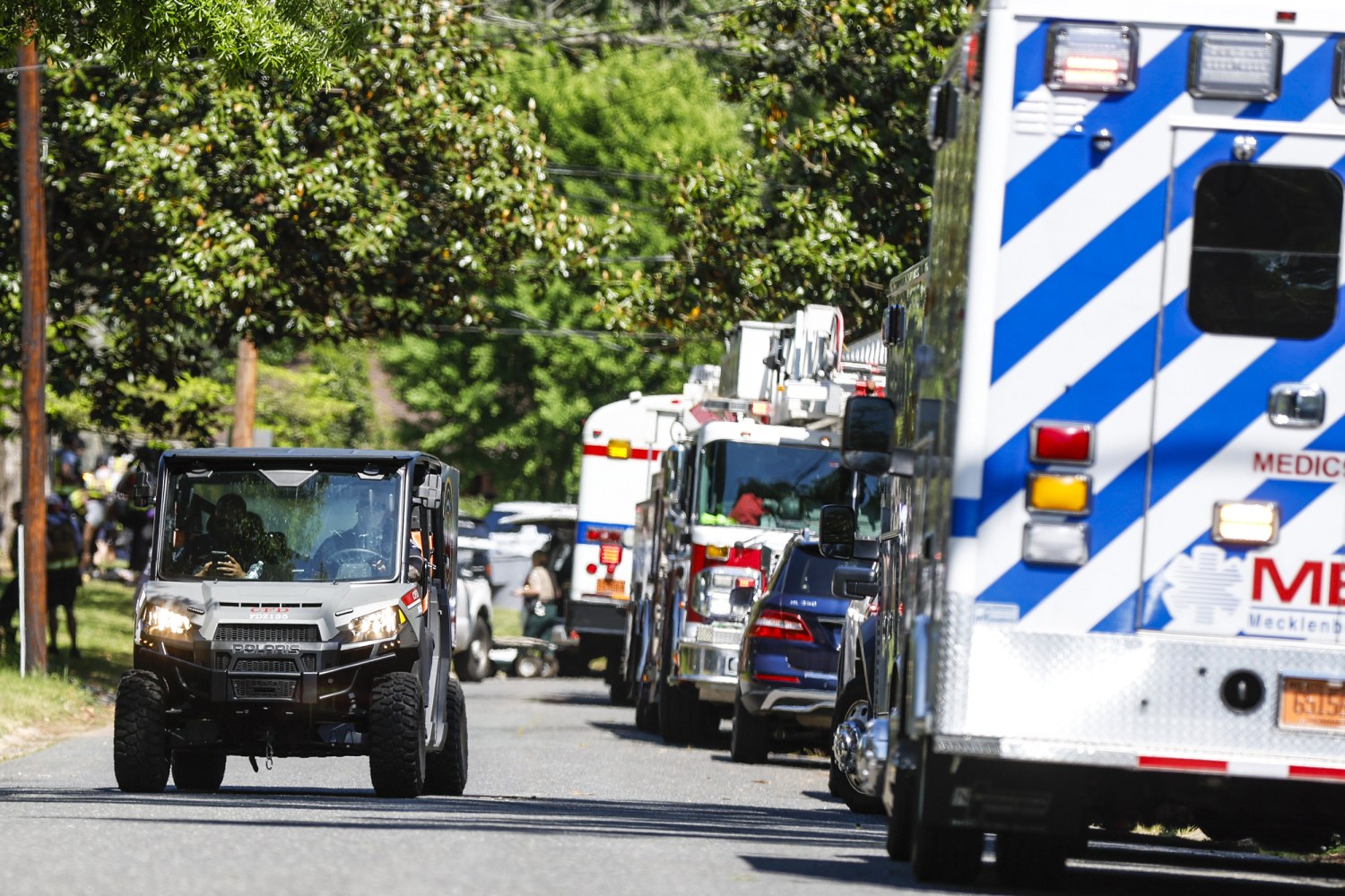 4 law enforcement officers killed while serving warrant in North Carolina