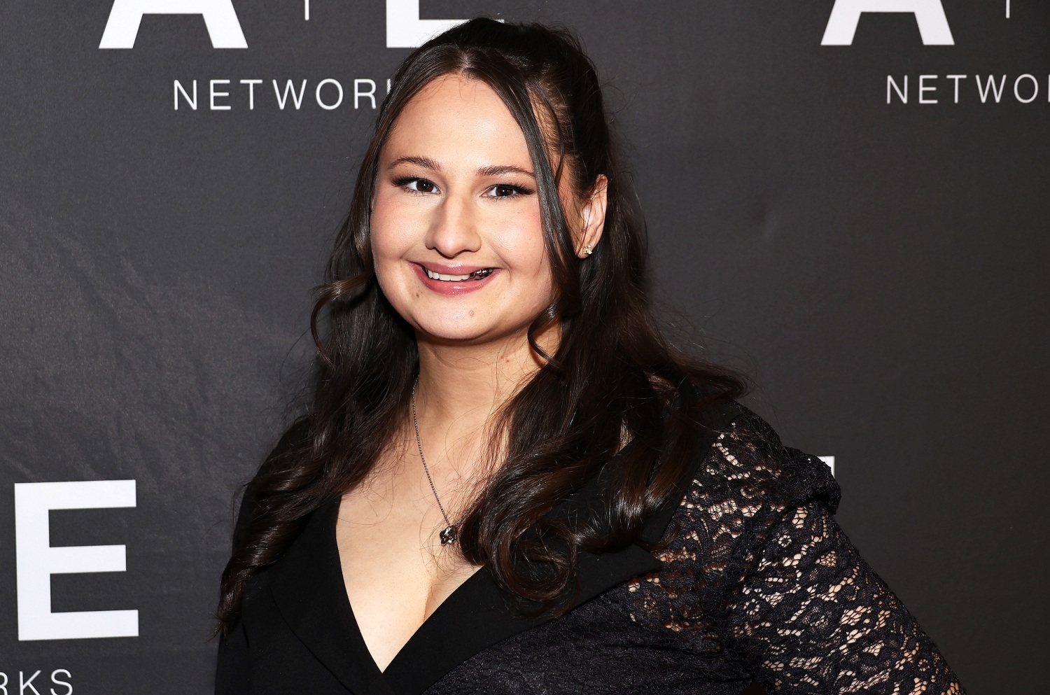 Gypsy Rose Blanchard Debuts New Blond Glam Look In TikTok Return