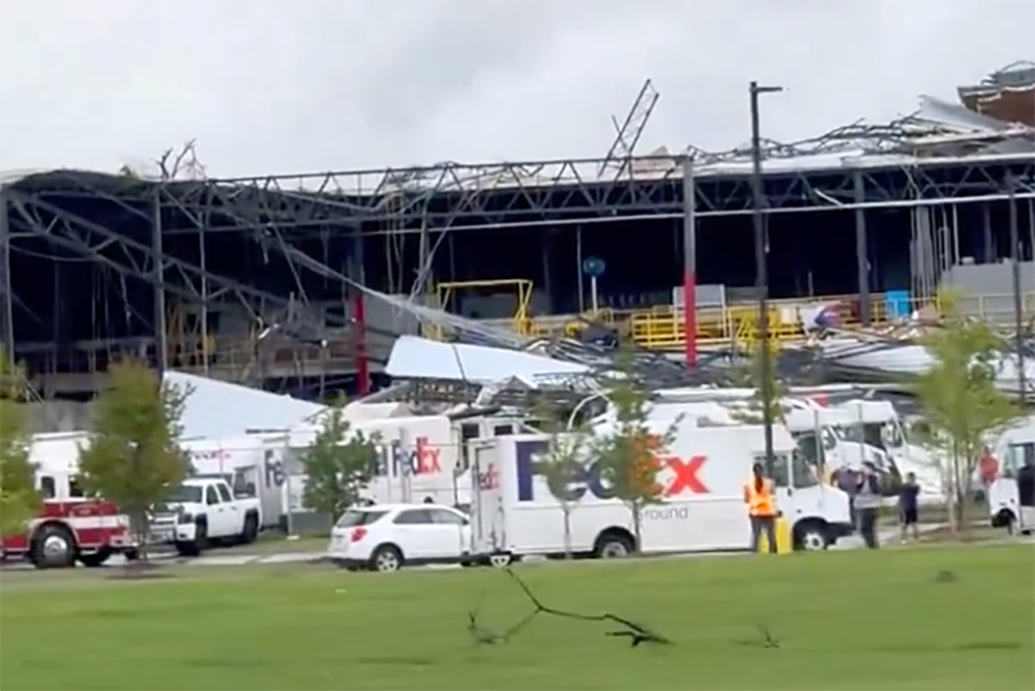 Michigan tornadoes trap workers in building, wipe out mobile home park