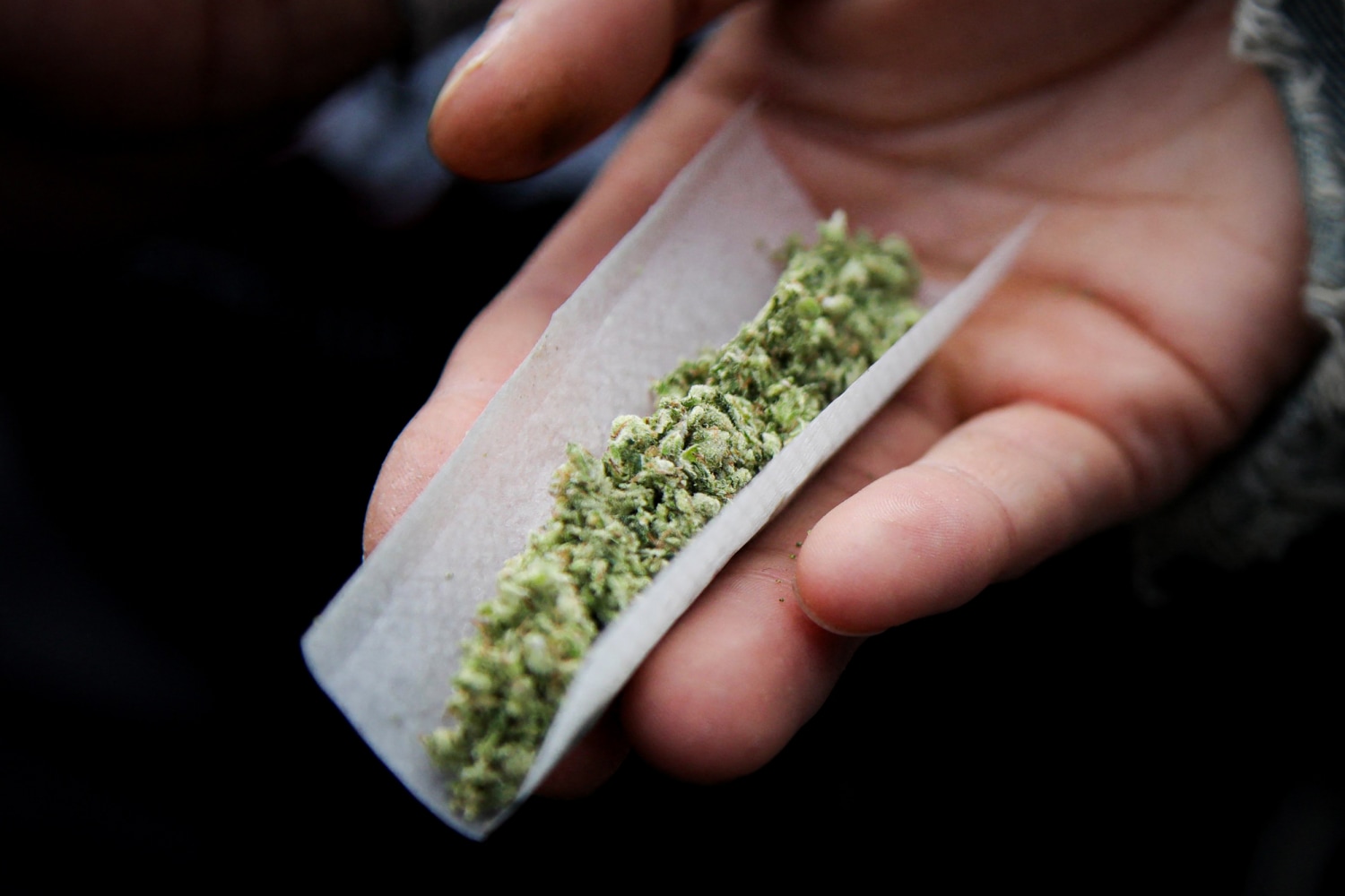 Supreme Court Leans Toward a Marijuana User's Challenge to Gun Restriction