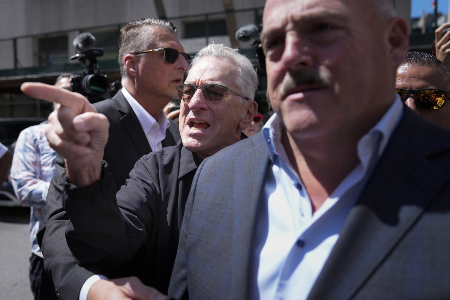 Robert De Niro clashes with pro-Trump protesters: 'You are gangsters'
