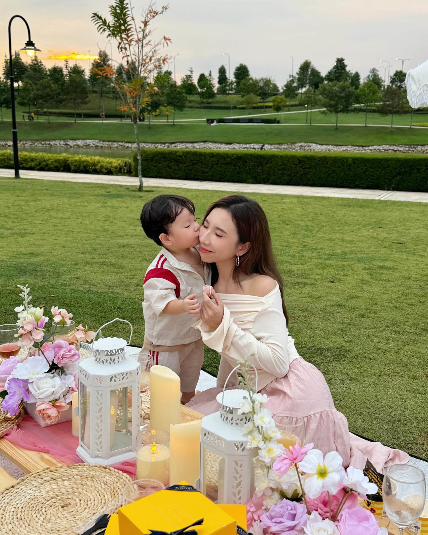 Influencer Jasmine Yong Says Her Toddler Son Drowned While She And Her  Husband Napped