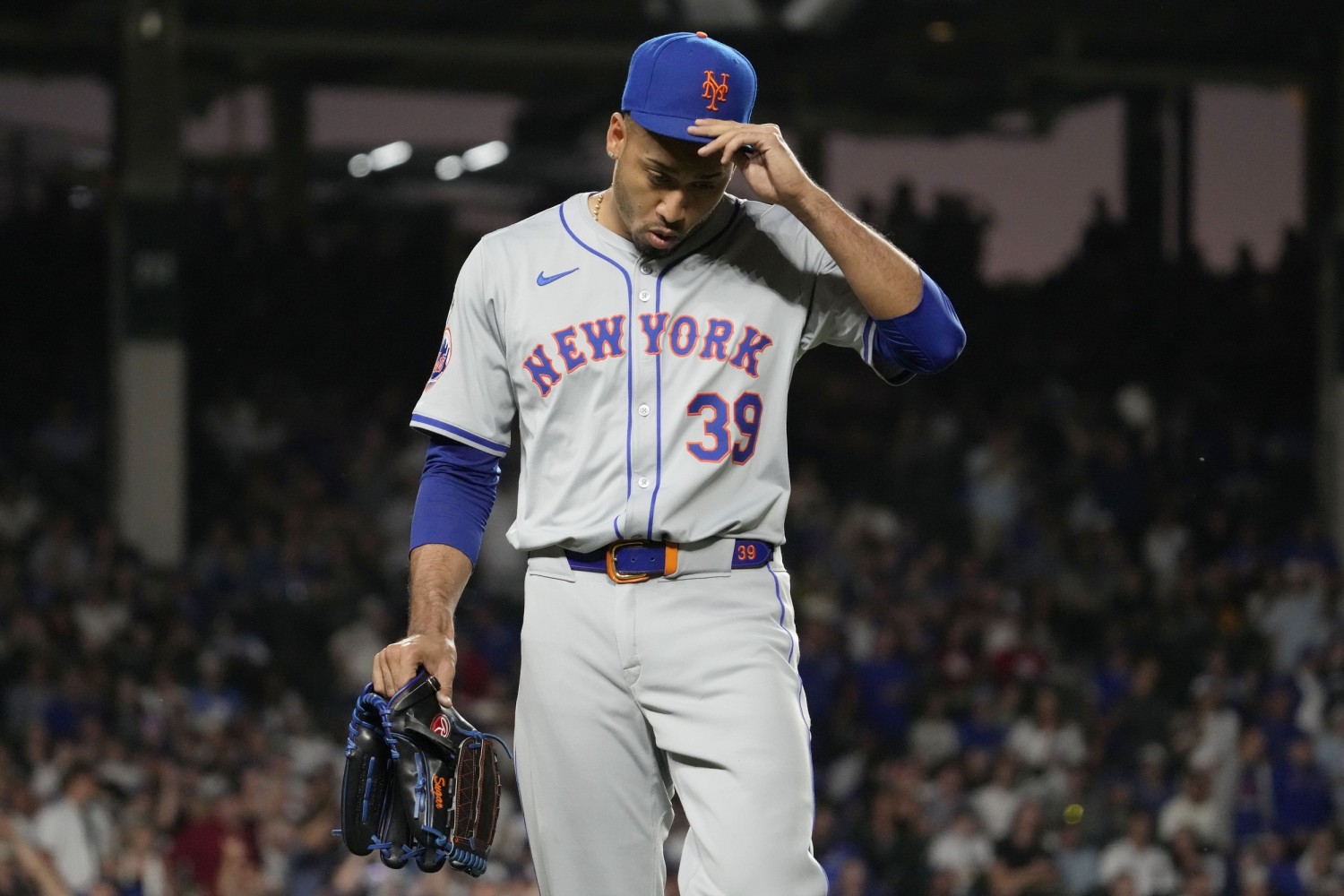 Mets' Edwin Díaz faces a 10-game suspension after being ejected for a  foreign substance on his hand