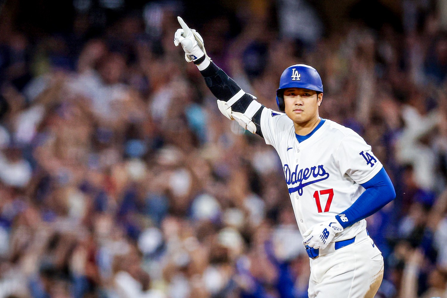 Ohtani hits grand slam in 9th inning, becomes fastest player in