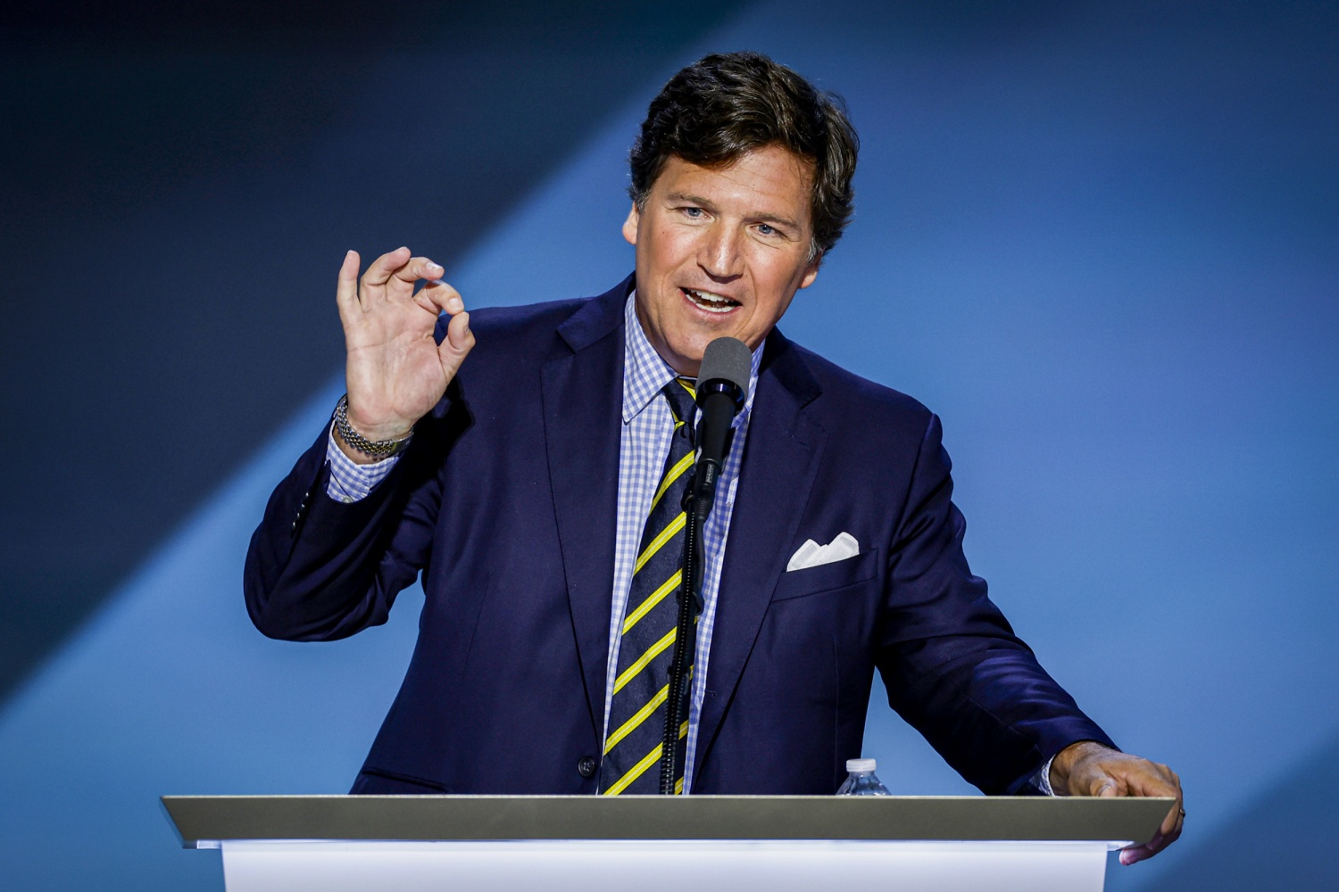 Tucker Carlson kicks off cross-country tour in Phoenix with prayers and  Russell Brand