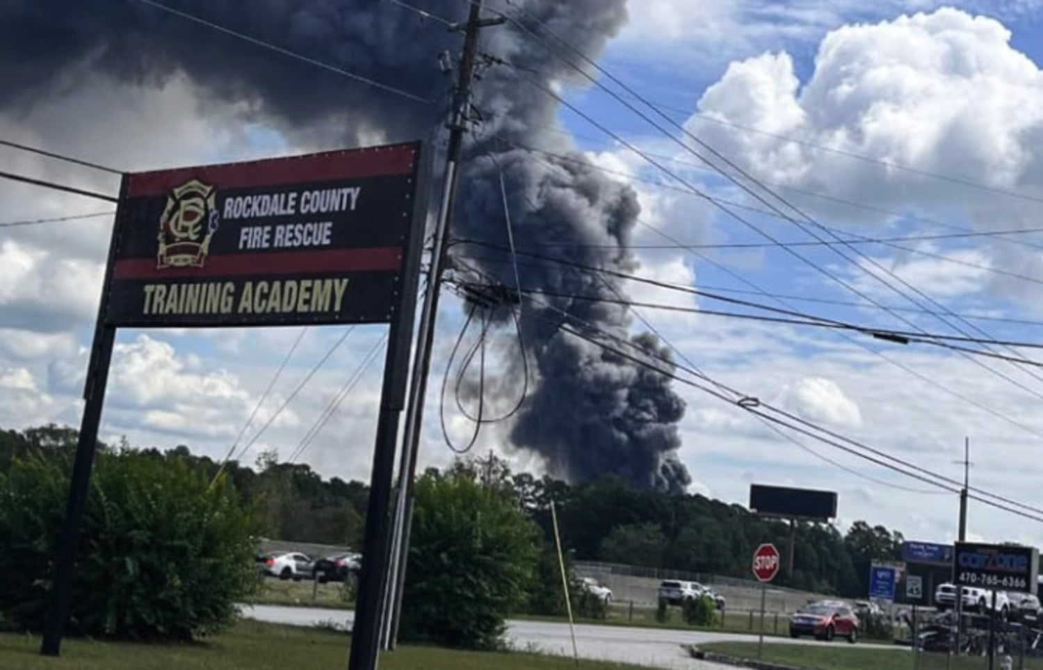 Un incendio en un laboratorio químico de Georgia provoca evacuaciones y  obliga el cierre de carreteras