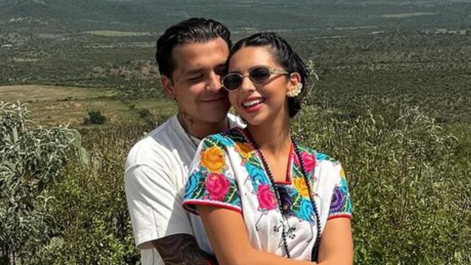 Ángela Aguilar comparte fotos de su romántica aventura con Nodal por  Zacatecas