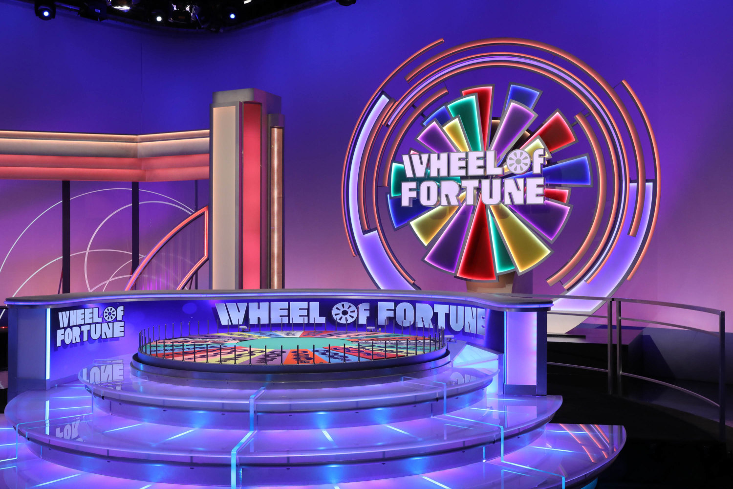 Wheel of Fortune' Fans Criticize New Set: 'An Abomination'
