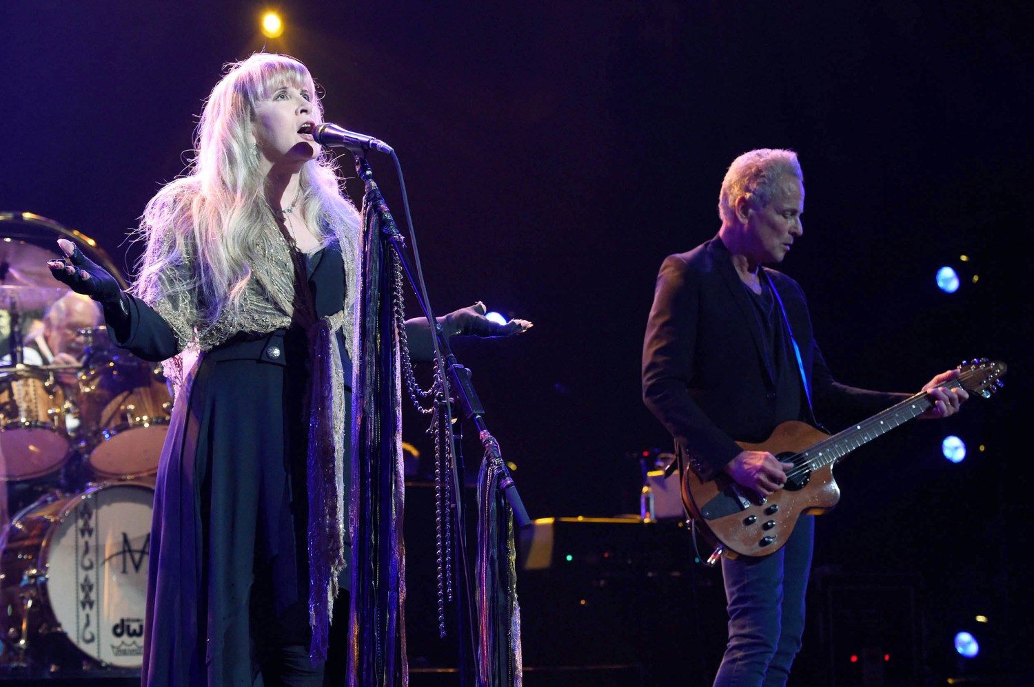 Stevie Nicks Says She Gave Lindsey Buckingham 'More Than 300 Million  Chances' In Revealing Interview