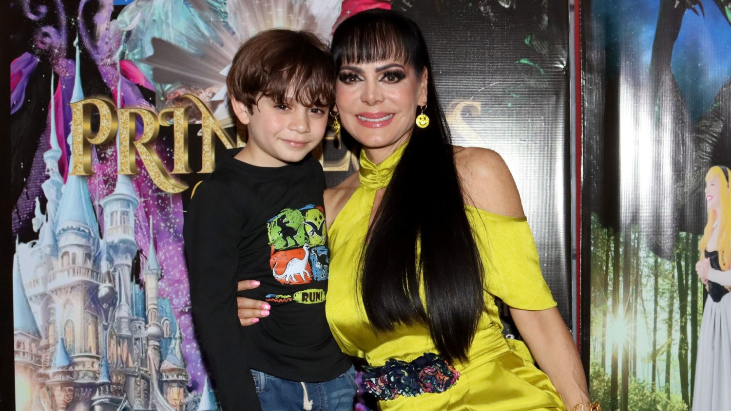 Maribel Guardia muestra su casa decorada para Navidad acompañada de su nieto  José Julián