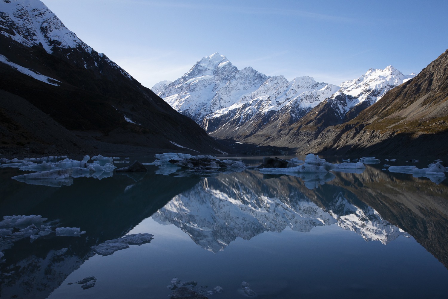 Climbers from U.S., Canada missing on New Zealand's tallest