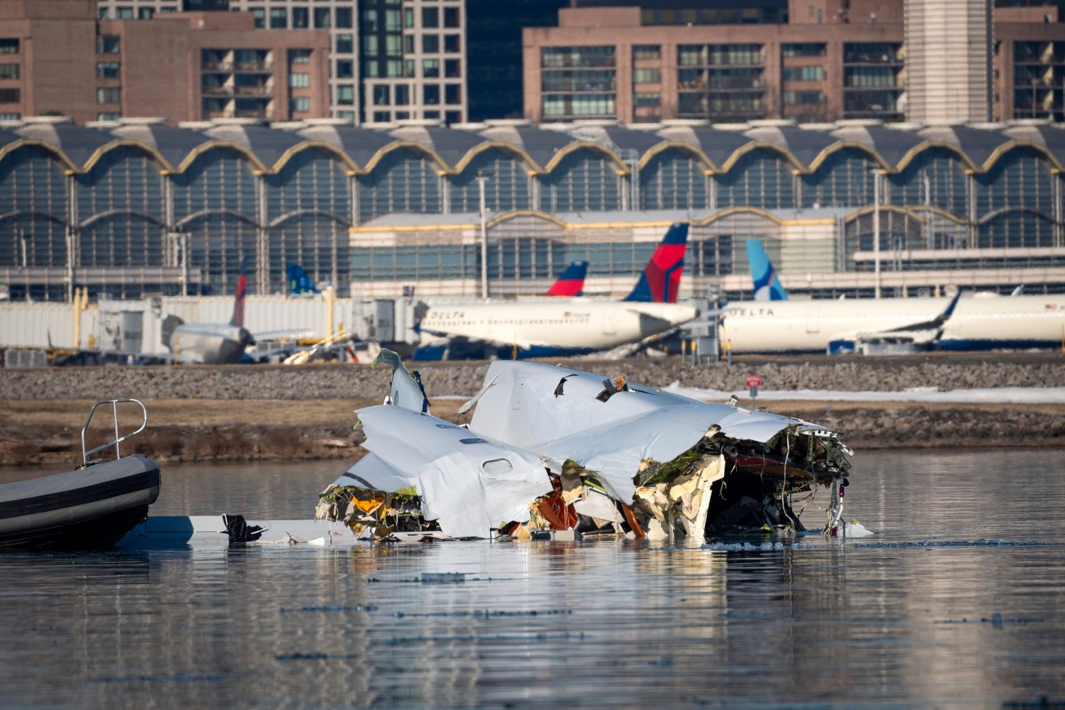American Airlines engine and fuselage lifted from Potomac in