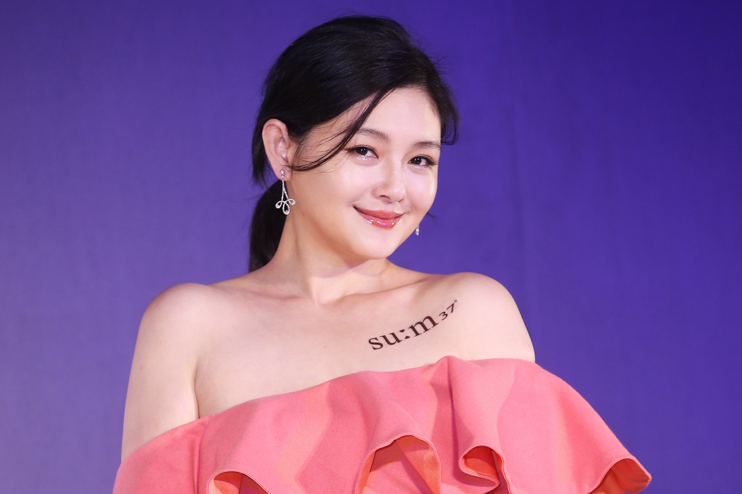 バービー・スー直筆サイン入り超特大写真…花より男子…Barbie Hsu Taiwan's Barbie Hsu, hugely popular in East Asia, dies of flu at