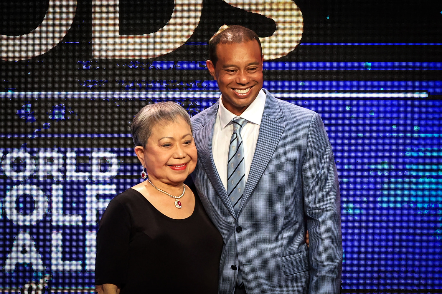 Tiger Woods announces his mother, Kultida Woods, has died