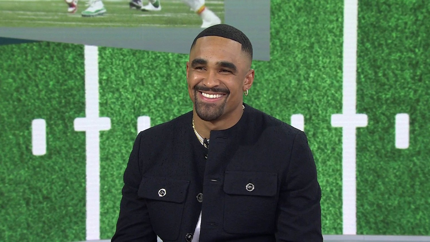Jalen Hurts bought the tiny diner that let him eat on credit in college — but what he turned it into now feeds 120 homeless people every day…-vut