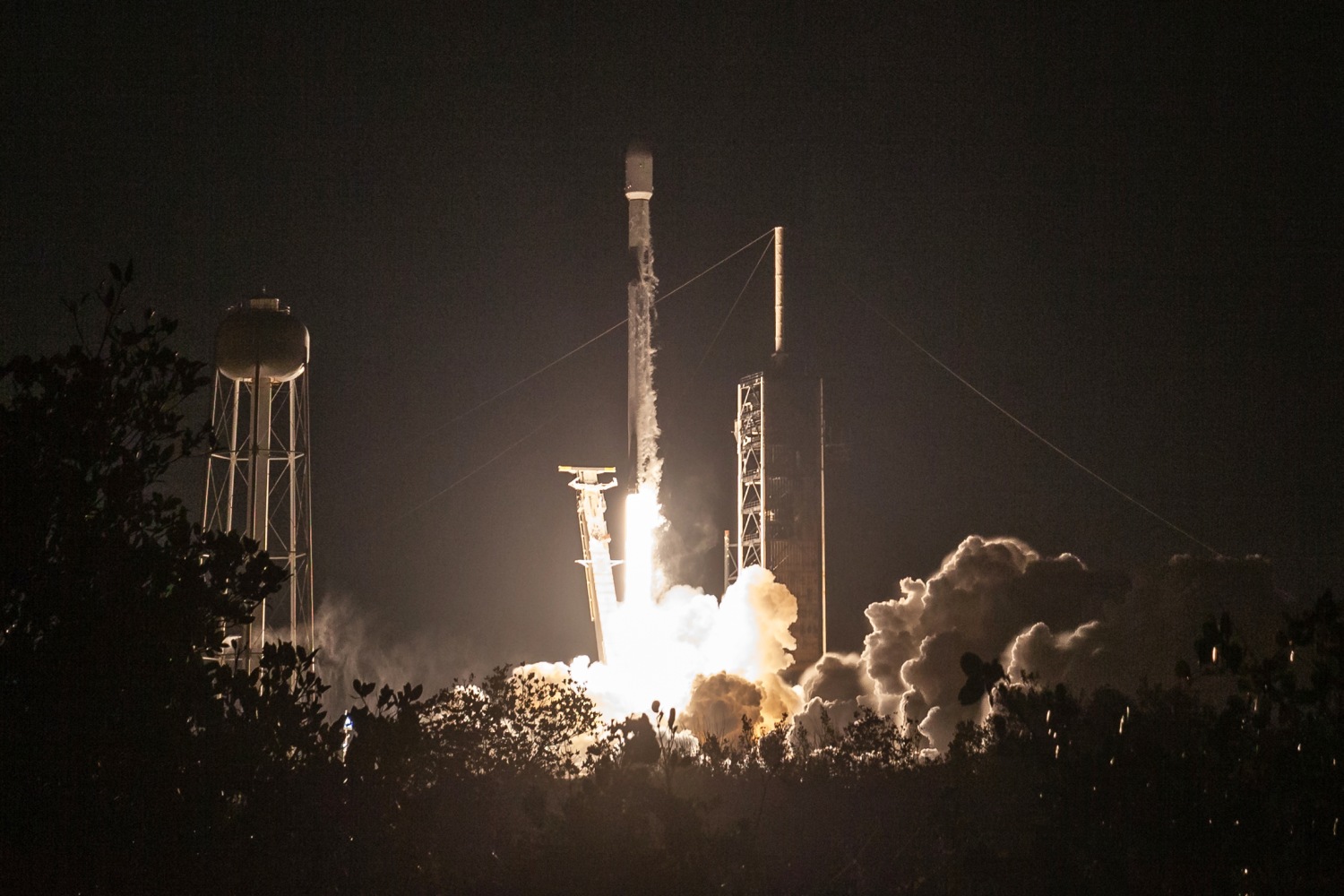 Moon mission ends with spacecraft on its side, unable to recharge