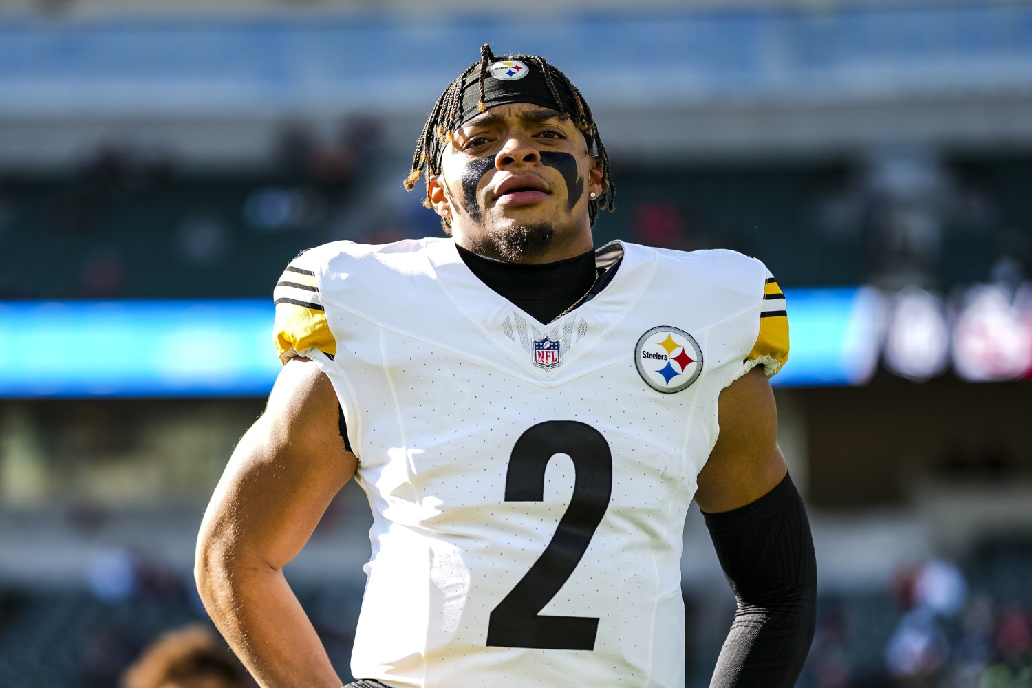 QB Justin Fields Game Worn and Signed  Black and Yellow Adidas Justin Fields Sports No. 7 Jets Uniform in Video, Photo  main image 2