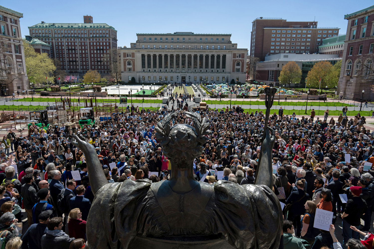 Columbia University signals it will comply with Trump 