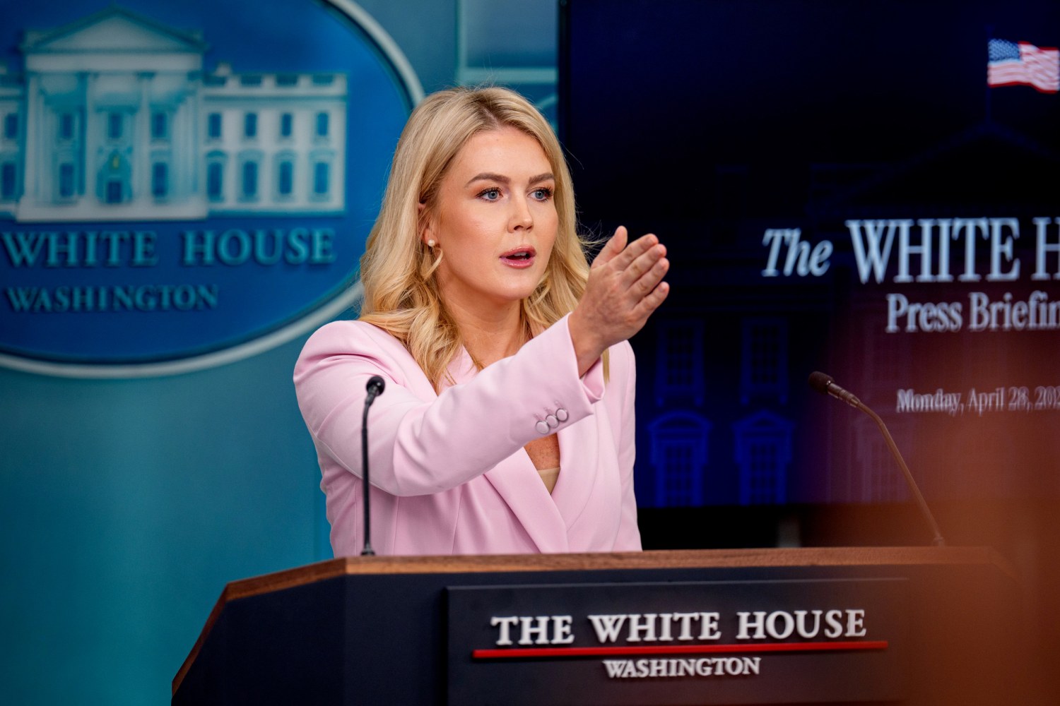 White House's Leavitt hedges on the possible arrests of high-level judges