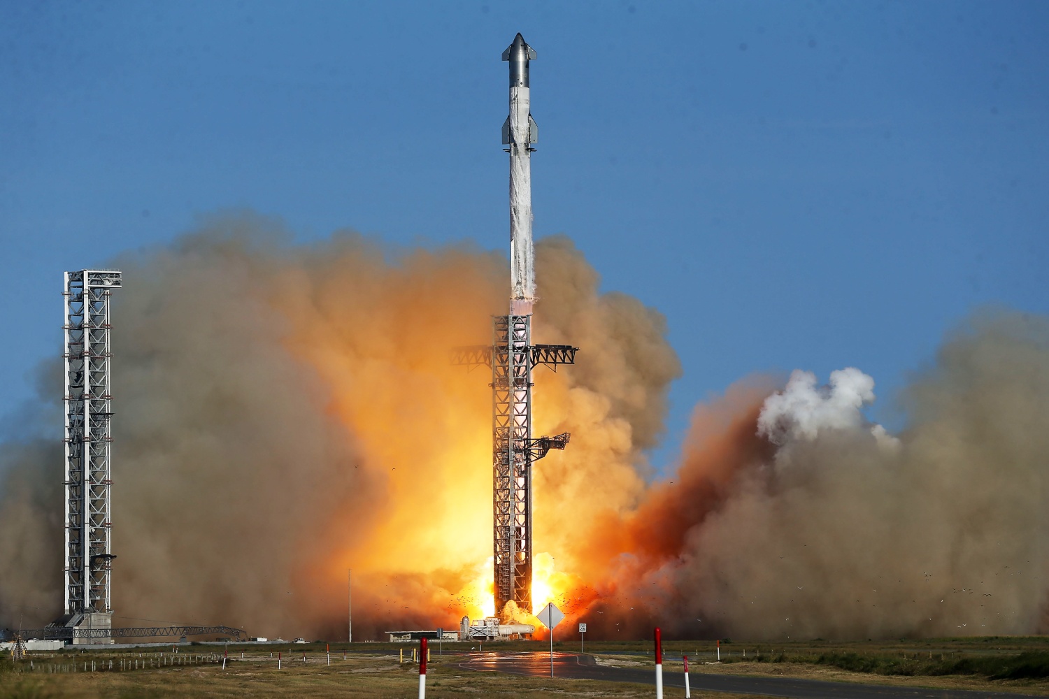SpaceX Starship: Smooth launch but spacecraft makes uncontrolled re-entry