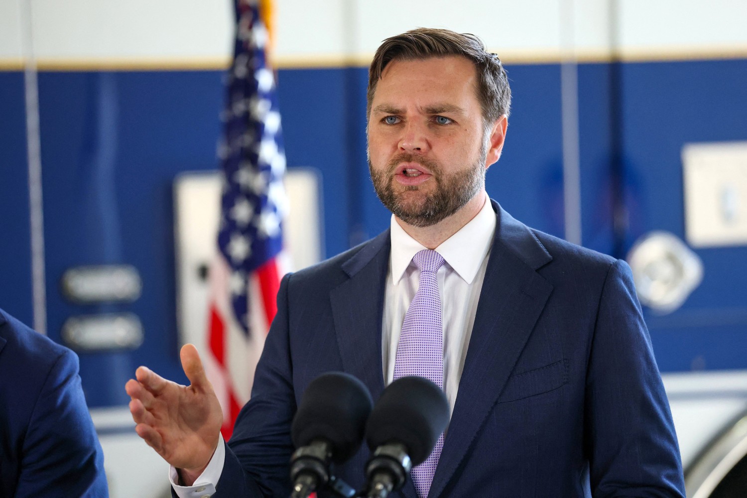 JD Vance refers to Sen. Alex Padilla as 'José Padilla' in remarks blasting  Democrats during L.A. visit