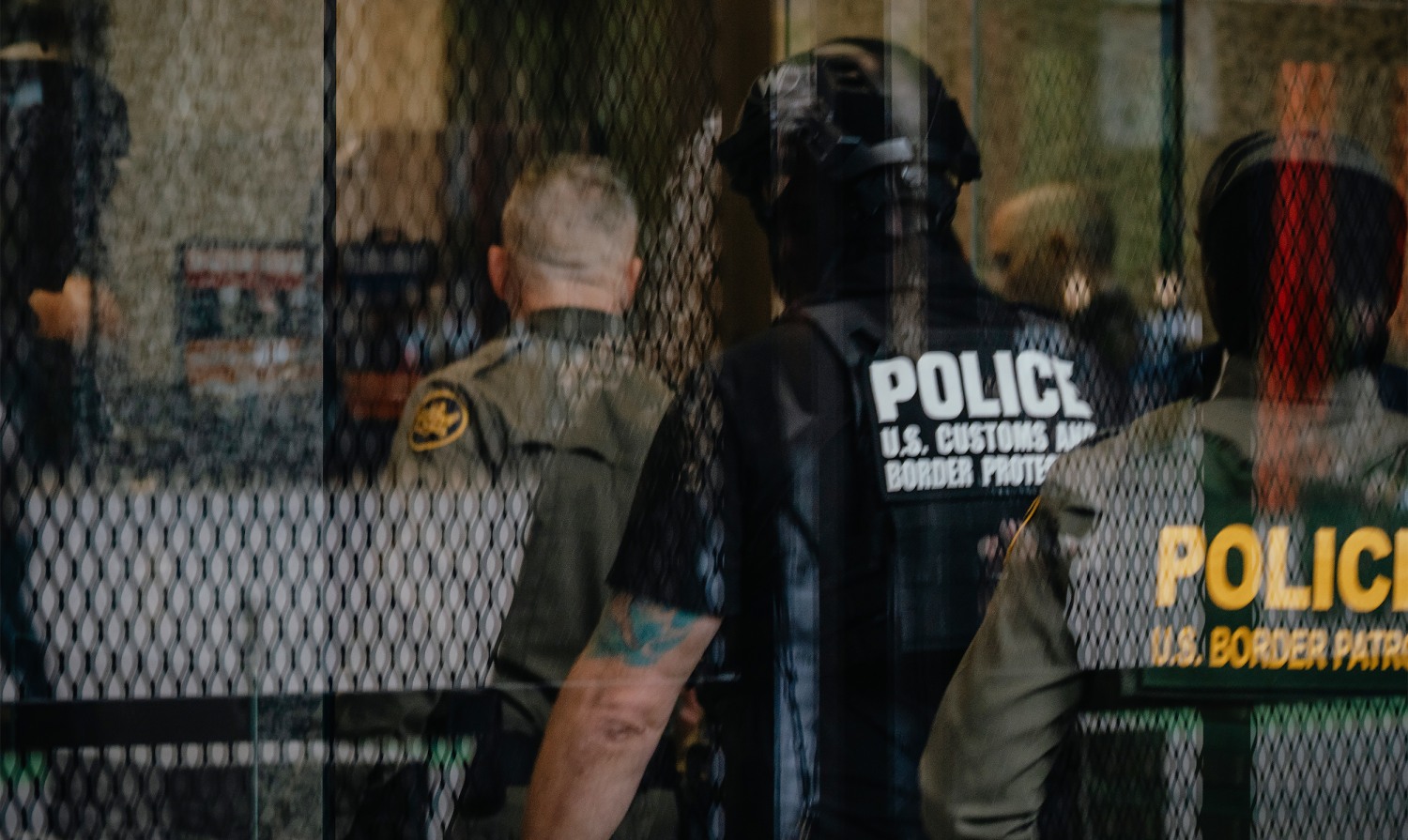 Agentes Federais Desembarcam em Charlotte: Nova Operação de Imigração Acende Alerta