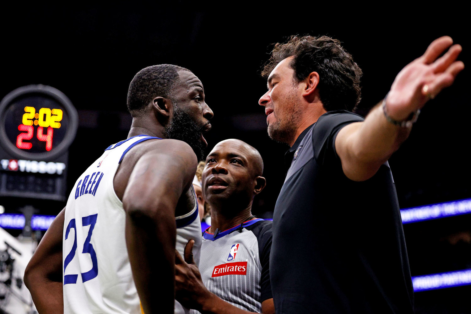 Warriors' Draymond Green has confrontation with fan over Angel